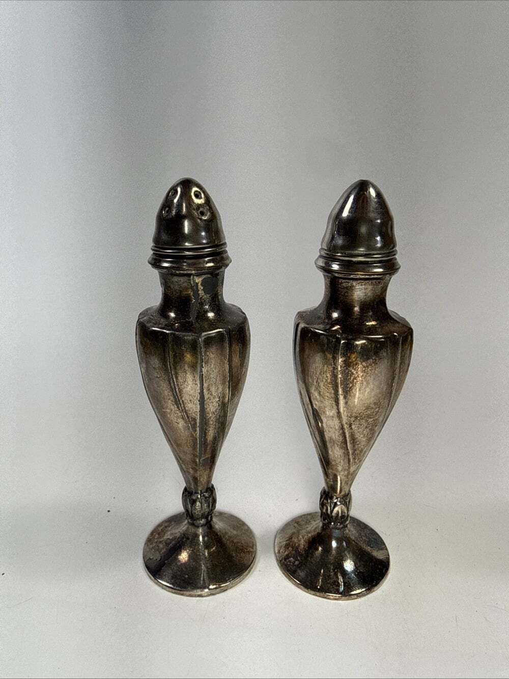 Vintage Silver Plate Shaker Set Salt and Pepper 40s Viking 1034 L2